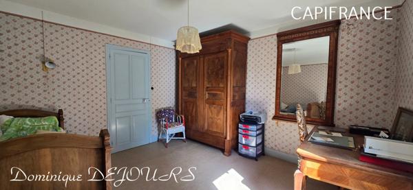 Tènement immobilier dans un écrin de verdure Maisons en pierres avec des dépendances à imaginer. Aucun vis-à-vis - Petit hameau.