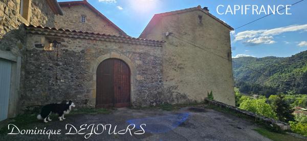 Tènement immobilier dans un écrin de verdure Maisons en pierres avec des dépendances à imaginer. Aucun vis-à-vis - Petit hameau.