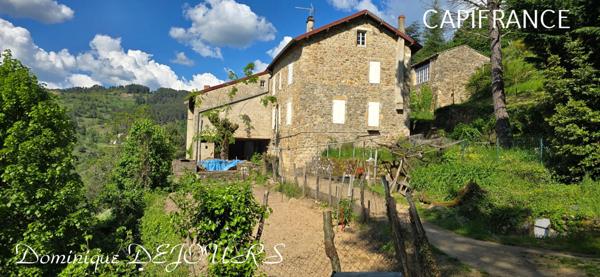 Tènement immobilier dans un écrin de verdure Maisons en pierres avec des dépendances à imaginer. Aucun vis-à-vis - Petit hameau.