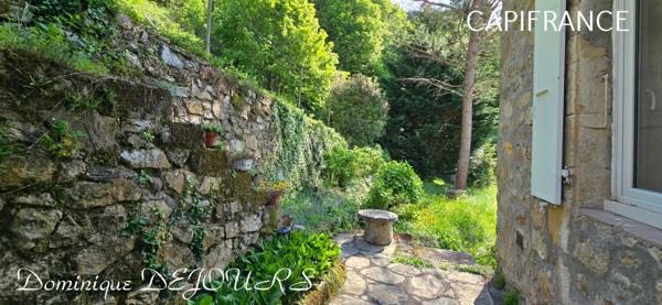Tènement immobilier dans un écrin de verdure Maisons en pierres avec des dépendances à imaginer. Aucun vis-à-vis - Petit hameau.
