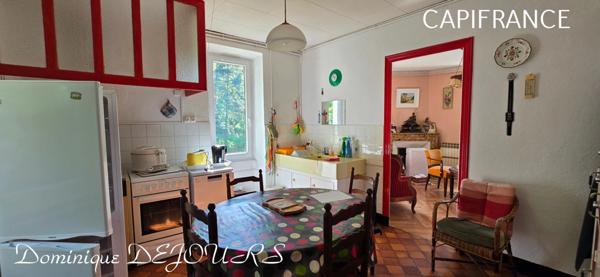 Tènement immobilier dans un écrin de verdure Maisons en pierres avec des dépendances à imaginer. Aucun vis-à-vis - Petit hameau.