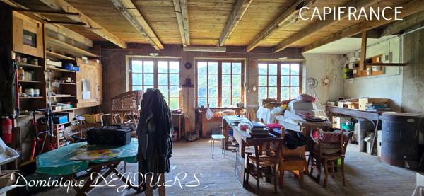 Tènement immobilier dans un écrin de verdure Maisons en pierres avec des dépendances à imaginer. Aucun vis-à-vis - Petit hameau.