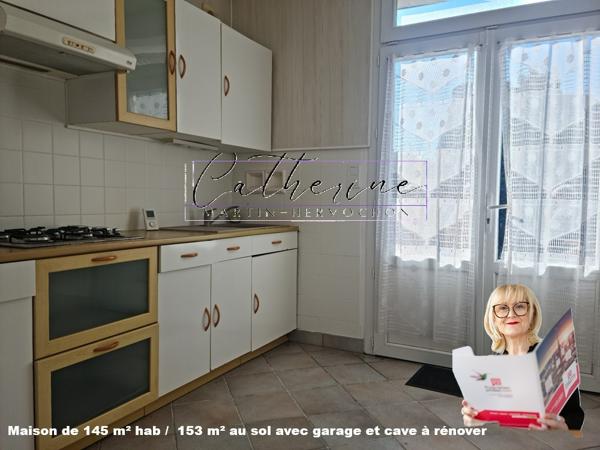 Maison de 145 m² hab / 153 m² au sol  à rénover sur parcelle de 388 m² avec garage
