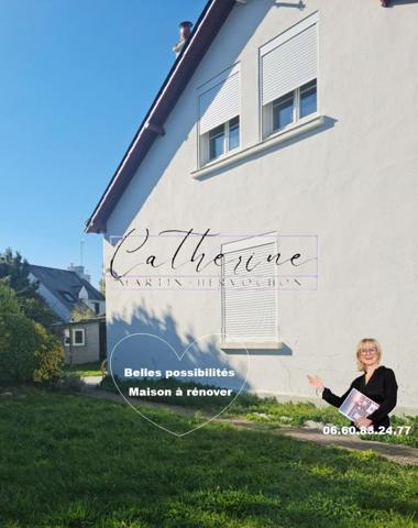 Maison de 145 m² hab / 153 m² au sol  à rénover sur parcelle de 388 m² avec garage