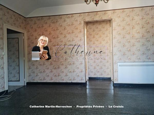 Maison de 145 m² hab / 153 m² au sol  à rénover sur parcelle de 388 m² avec garage