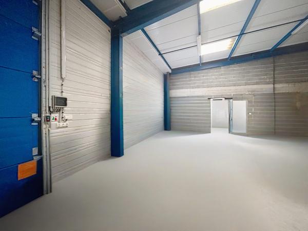 À VENDRE – BUREAUX ET HANGAR D'ACTIVITÉ – MURET