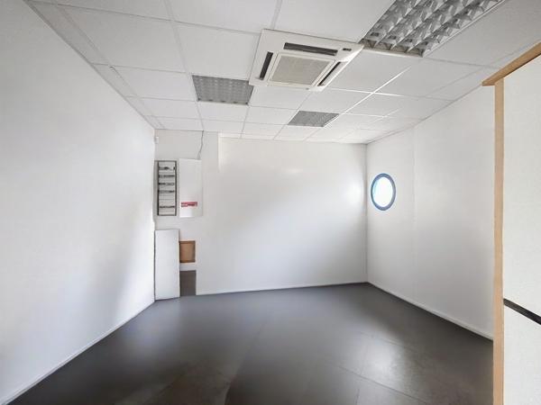À VENDRE – BUREAUX ET HANGAR D'ACTIVITÉ – MURET