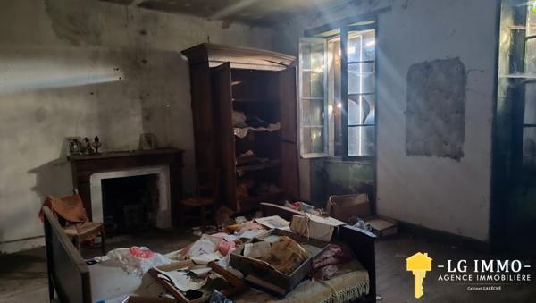 Ensemble immobilier à rénover entièrement sur 5 hectares.
