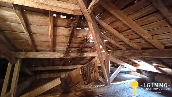 Ensemble immobilier à rénover entièrement sur 5 hectares.