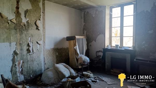 Ensemble immobilier à rénover entièrement sur 5 hectares.