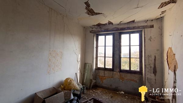 Ensemble immobilier à rénover entièrement sur 5 hectares.