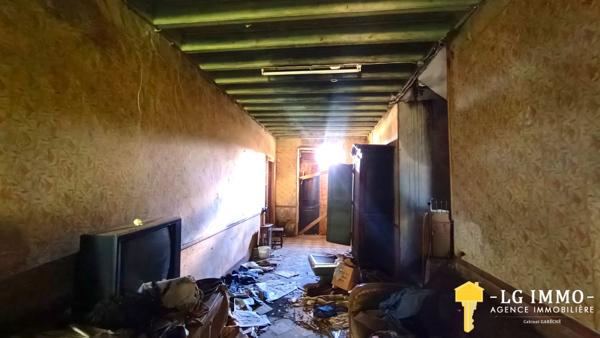 Ensemble immobilier à rénover entièrement sur 5 hectares.