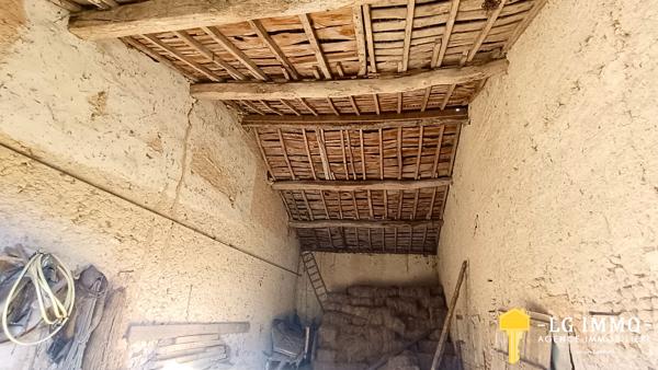 Ensemble immobilier à rénover entièrement sur 5 hectares.