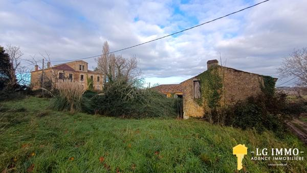 Ensemble immobilier à rénover entièrement sur 5 hectares.