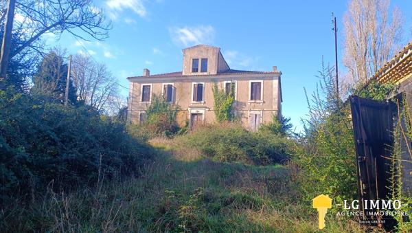 Ensemble immobilier à rénover entièrement sur 5 hectares.