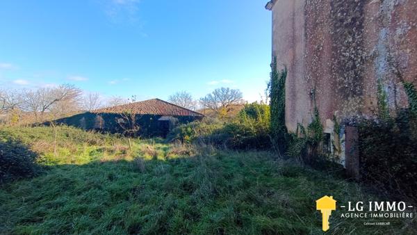 Ensemble immobilier à rénover entièrement sur 5 hectares.