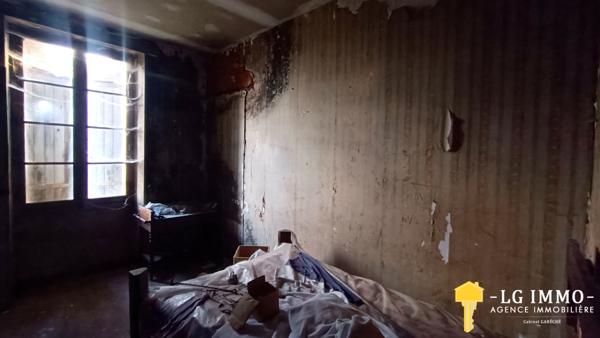 Ensemble immobilier à rénover entièrement sur 5 hectares.