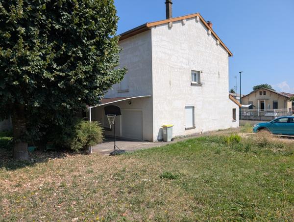 Maison
         6 pièces
        - 213 m² Exclusivité 420 000 € *