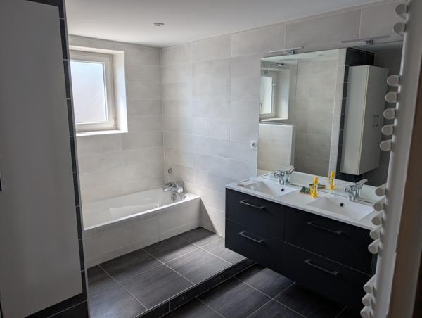 Maison
         6 pièces
        - 213 m² Exclusivité 420 000 € *