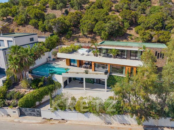 LES ISSAMBRES – VILLA D’ARCHITECTE – VUE MER PANORAMIQUE