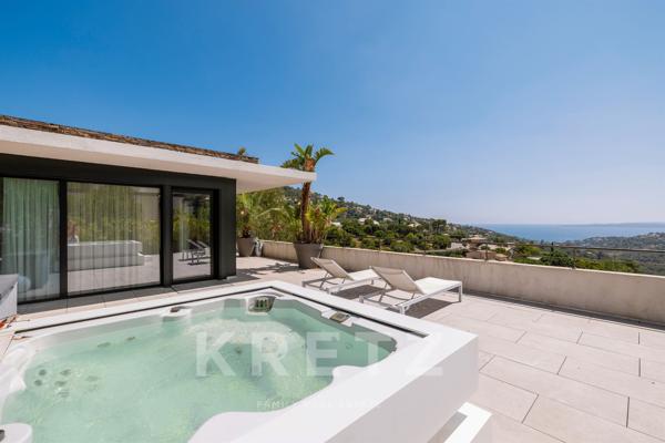 LES ISSAMBRES – VILLA D’ARCHITECTE – VUE MER PANORAMIQUE