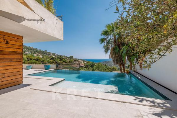 LES ISSAMBRES – VILLA D’ARCHITECTE – VUE MER PANORAMIQUE