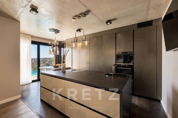 LES ISSAMBRES – VILLA D’ARCHITECTE – VUE MER PANORAMIQUE