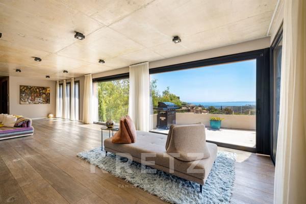 LES ISSAMBRES – VILLA D’ARCHITECTE – VUE MER PANORAMIQUE