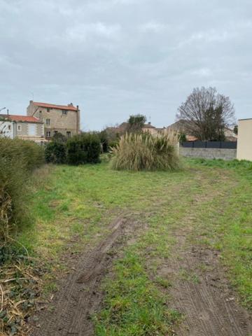 MAISON 150M2+50M2 DE GRENIER CENTRE NIORT A RENOVER