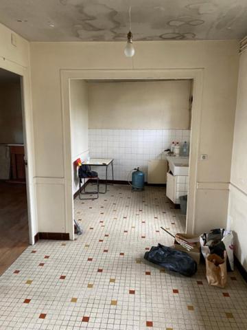 MAISON 150M2+50M2 DE GRENIER CENTRE NIORT A RENOVER