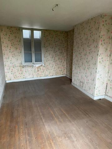 MAISON 150M2+50M2 DE GRENIER CENTRE NIORT A RENOVER