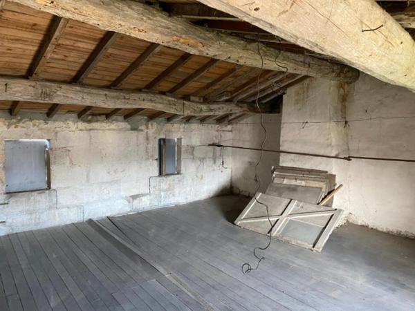 MAISON 150M2+50M2 DE GRENIER CENTRE NIORT A RENOVER