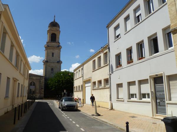CHARTRONS - SAINT MARTIAL : Immeuble de 6 appts loués.