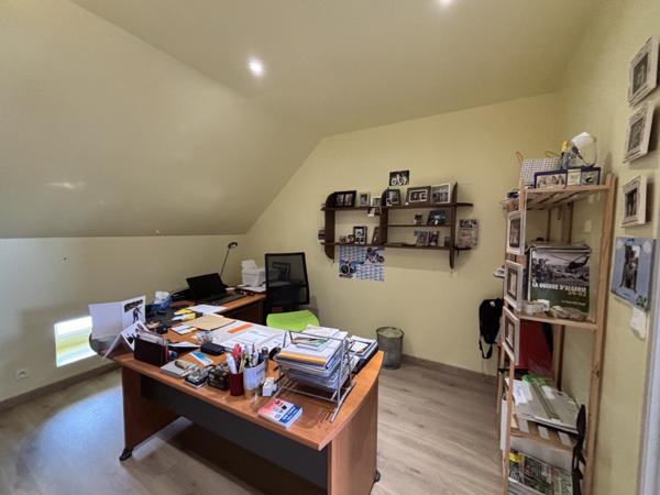 Maison  5 pièce(s)  4 chambre(s)  173 m²