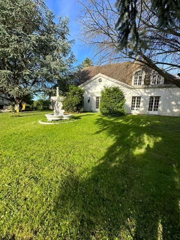 Roissy en Brie - Maison de 12 pièces dont 9 chambres de 367 m2 sur un terrain de 1550 m2 - Sous-sol total et c