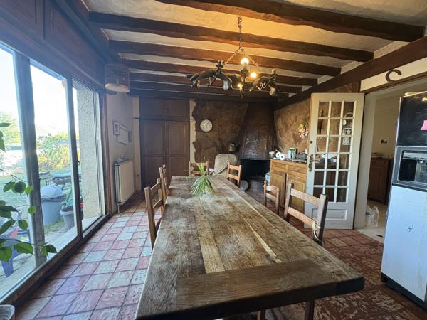 Roissy en Brie - Maison de 12 pièces dont 9 chambres de 367 m2 sur un terrain de 1550 m2 - Sous-sol total et c