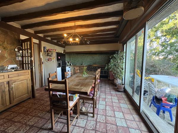 Roissy en Brie - Maison de 12 pièces dont 9 chambres de 367 m2 sur un terrain de 1550 m2 - Sous-sol total et c