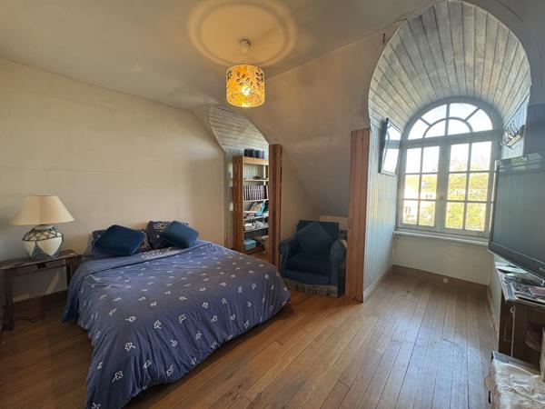 Roissy en Brie - Maison de 12 pièces dont 9 chambres de 367 m2 sur un terrain de 1550 m2 - Sous-sol total et c