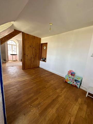 Roissy en Brie - Maison de 12 pièces dont 9 chambres de 367 m2 sur un terrain de 1550 m2 - Sous-sol total et c