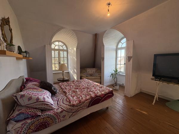 Roissy en Brie - Maison de 12 pièces dont 9 chambres de 367 m2 sur un terrain de 1550 m2 - Sous-sol total et c