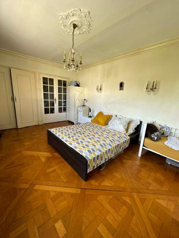 Roissy en Brie - Maison de 12 pièces dont 9 chambres de 367 m2 sur un terrain de 1550 m2 - Sous-sol total et c