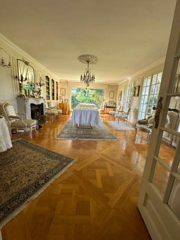 Roissy en Brie - Maison de 12 pièces dont 9 chambres de 367 m2 sur un terrain de 1550 m2 - Sous-sol total et c