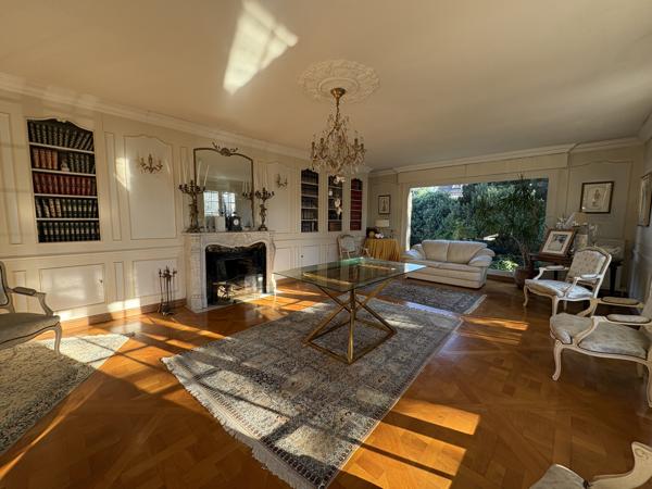 Roissy en Brie - Maison de 12 pièces dont 9 chambres de 367 m2 sur un terrain de 1550 m2 - Sous-sol total et c