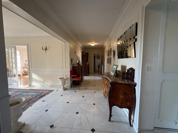 Roissy en Brie - Maison de 12 pièces dont 9 chambres de 367 m2 sur un terrain de 1550 m2 - Sous-sol total et c