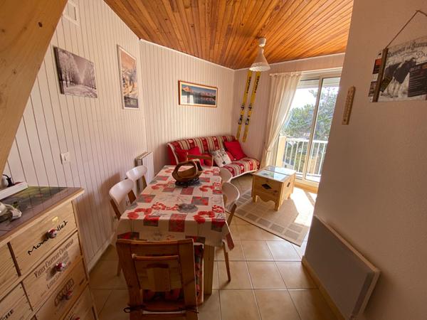 À découvrir rapidement ! Appartement T2 avec mezzanine, balcon vue lac et montagnes, 25,63m²