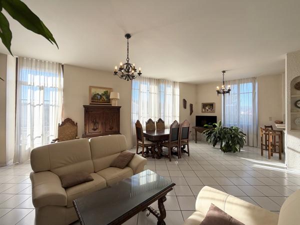 Très bel appartement avec du cachet - résidence de standing - Centre-ville de St Laurent du Pont
