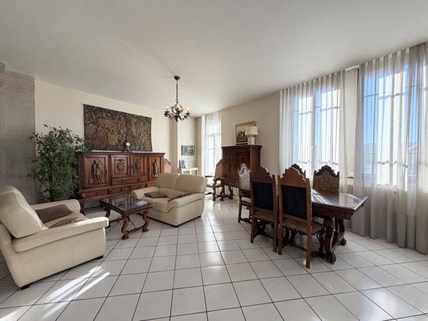 Très bel appartement avec du cachet - résidence de standing - Centre-ville de St Laurent du Pont