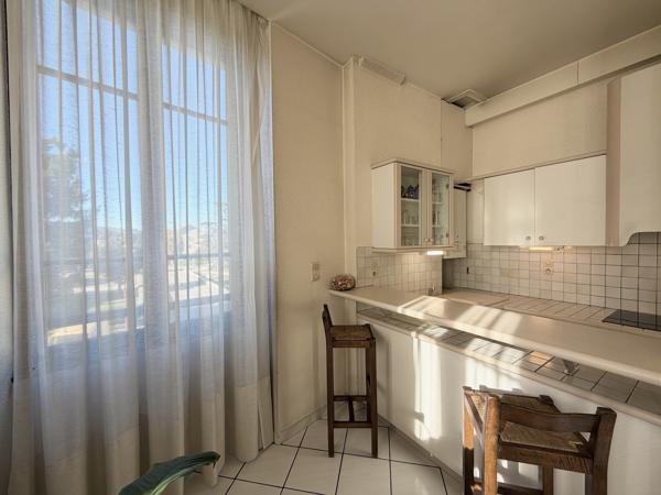 Très bel appartement avec du cachet - résidence de standing - Centre-ville de St Laurent du Pont