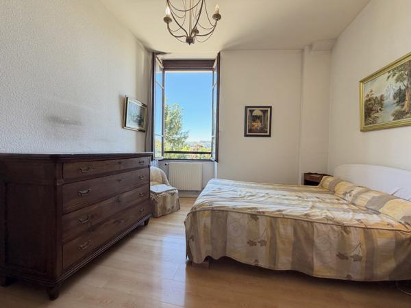 Très bel appartement avec du cachet - résidence de standing - Centre-ville de St Laurent du Pont