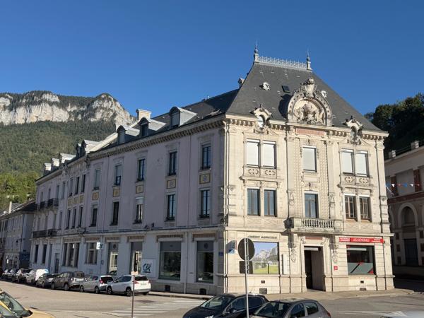 Très bel appartement avec du cachet - résidence de standing - Centre-ville de St Laurent du Pont
